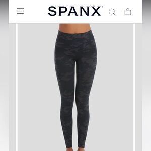 SPANX seamless shaping leggings. WORN ONCE. Size small